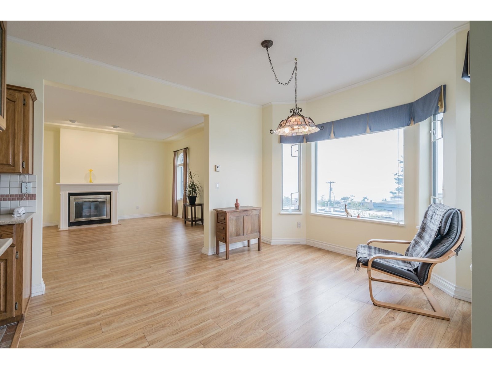 301 15130 Prospect Avenue, White Rock, British Columbia  V4B 2B9 - Photo 3 - R2988518