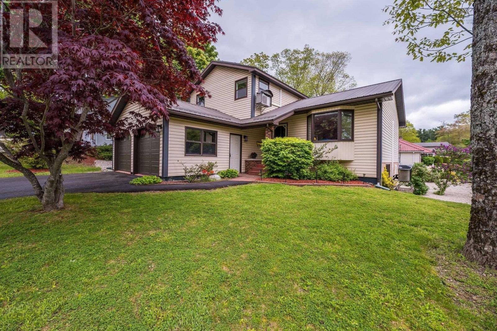 Property at 28 MacNeil Drive image 1