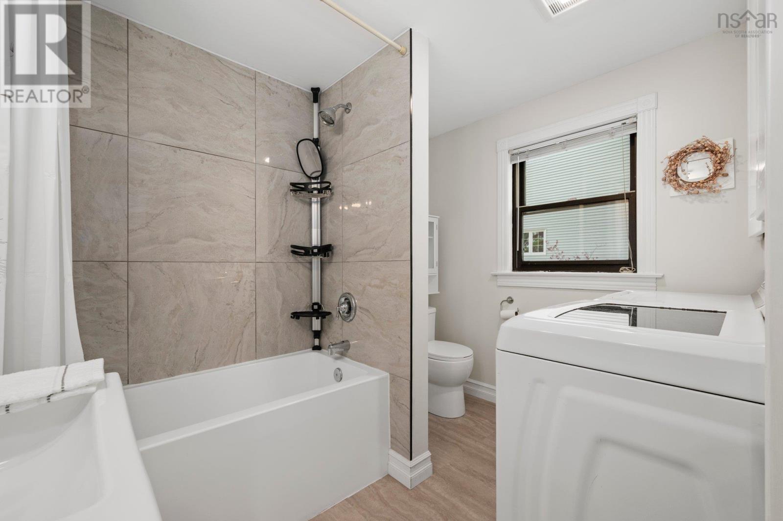 28 Macneil Drive, Bridgewater, Nova Scotia  B4V 3Y8 - Photo 17 - 202513232