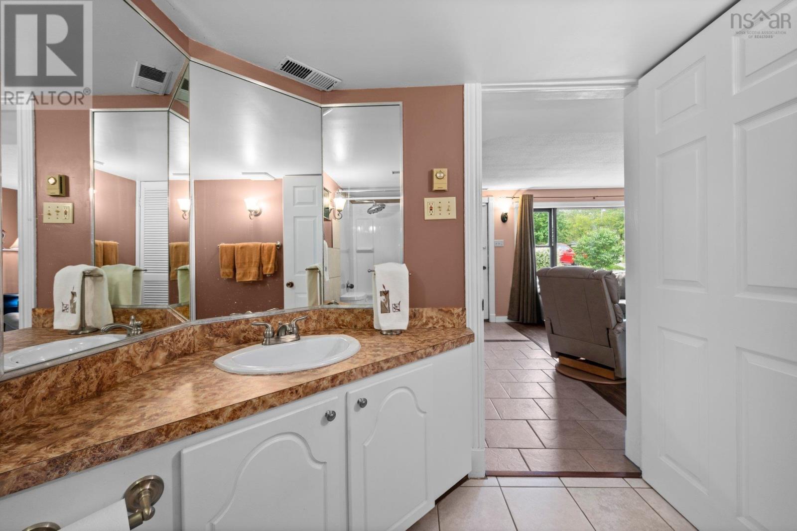 28 Macneil Drive, Bridgewater, Nova Scotia  B4V 3Y8 - Photo 36 - 202513232