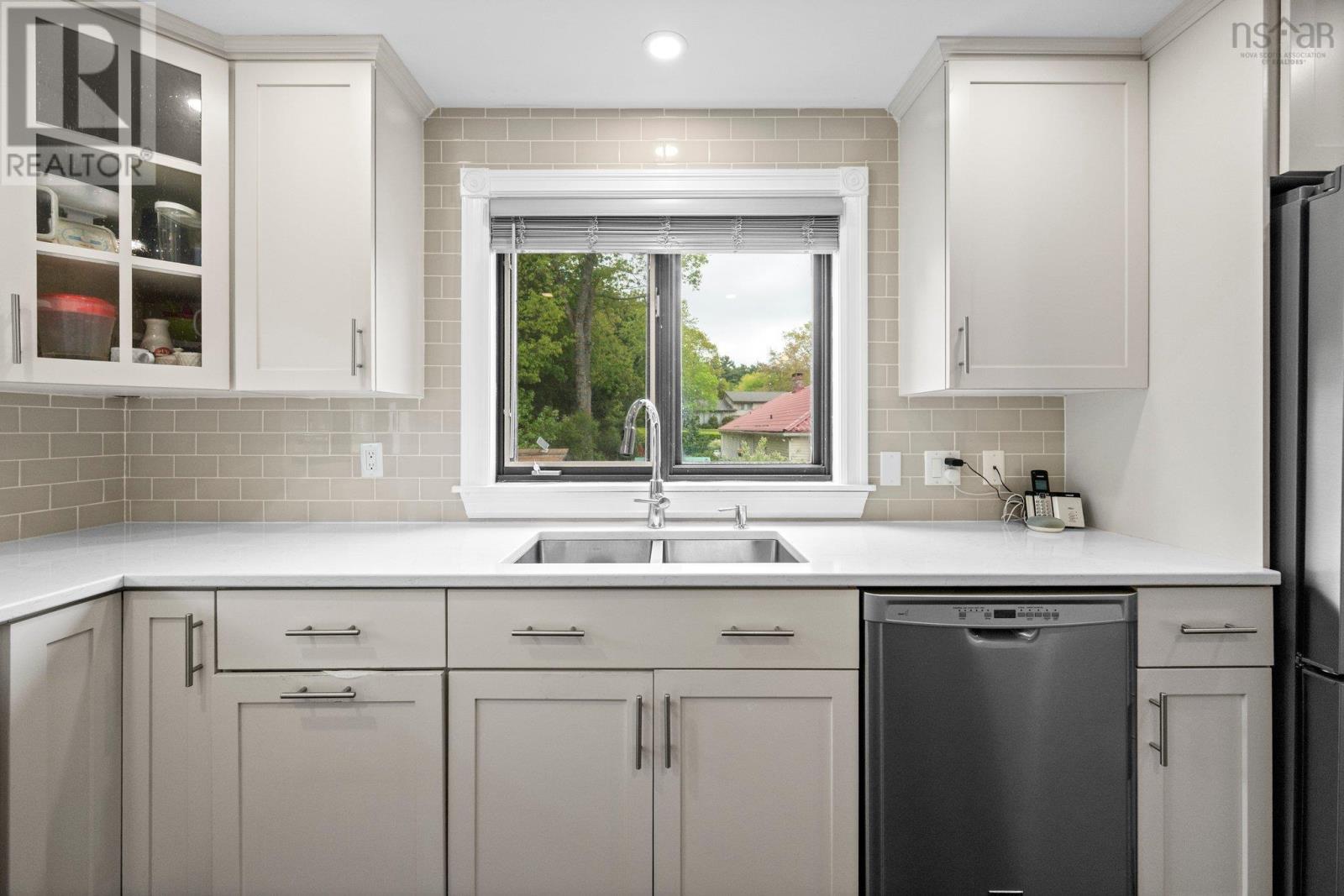 28 Macneil Drive, Bridgewater, Nova Scotia  B4V 3Y8 - Photo 6 - 202513232