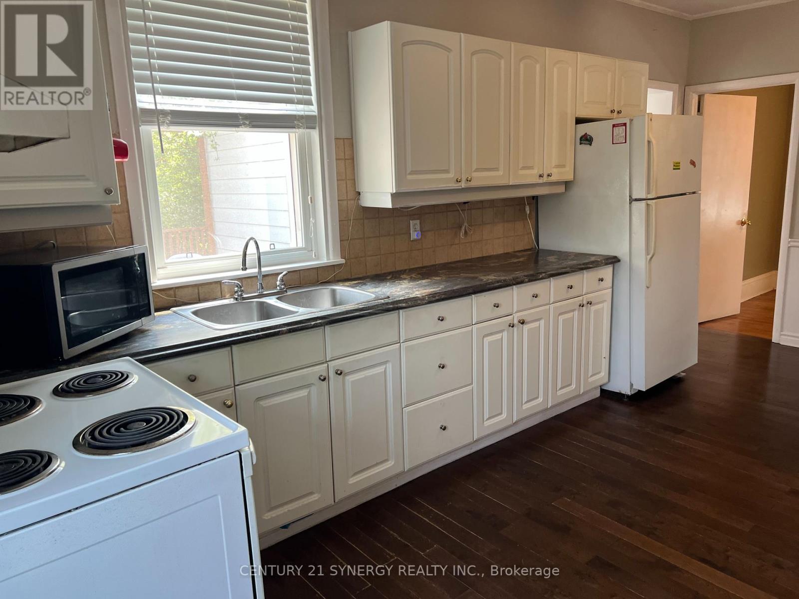 9 Strathcona Street, Smiths Falls, Ontario  K7A 1V7 - Photo 10 - X12191755