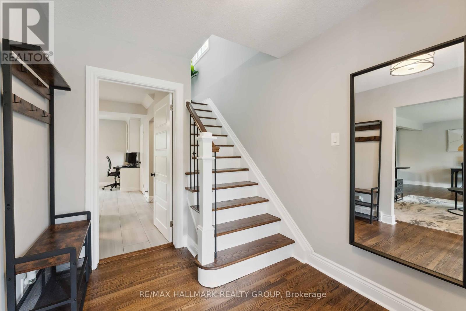 2103 Delmar Drive, Ottawa, Ontario  K1H 5P6 - Photo 3 - X12191815