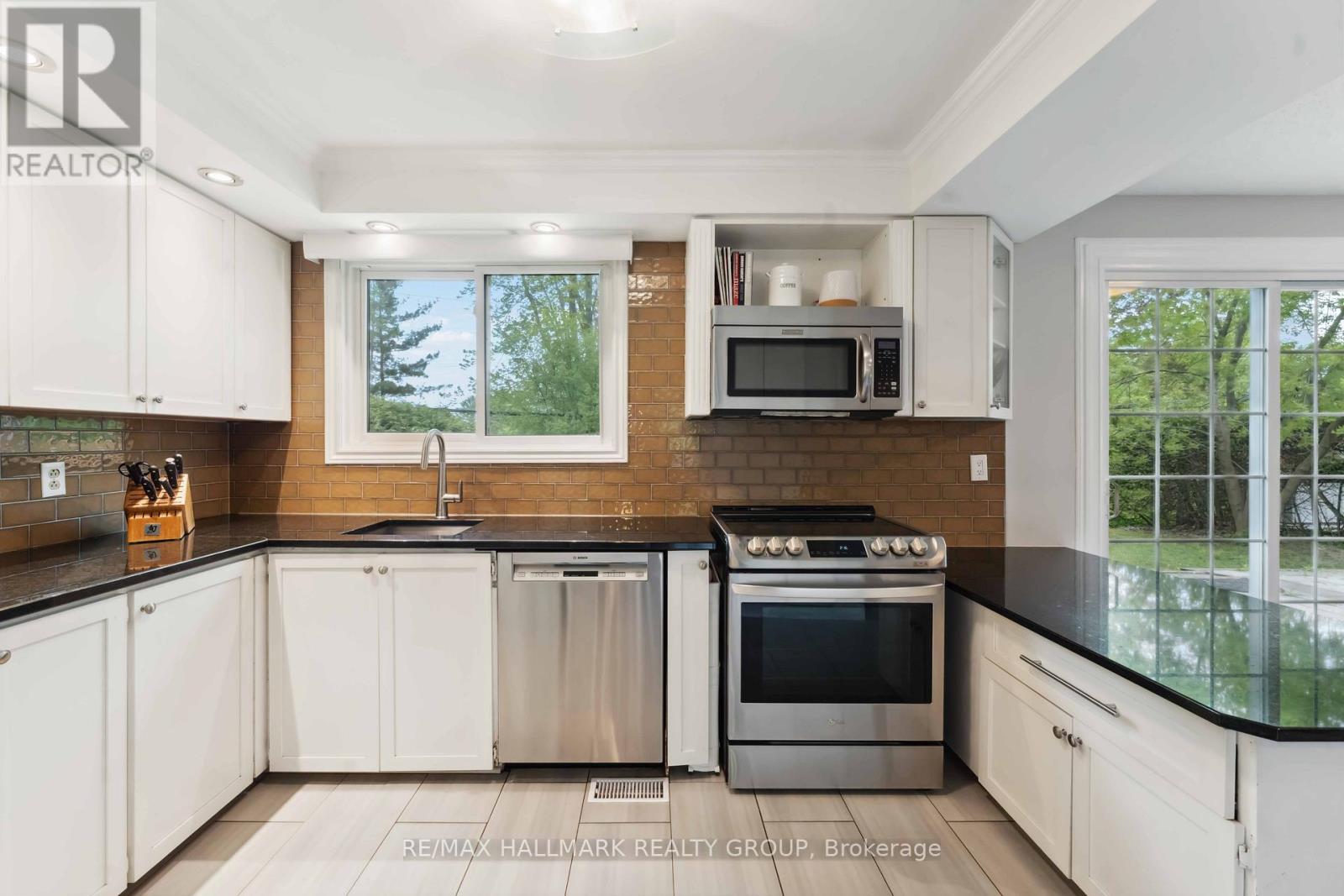 2103 Delmar Drive, Ottawa, Ontario  K1H 5P6 - Photo 8 - X12191815