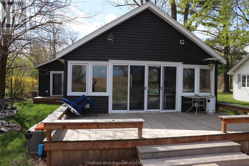 17516 Lakeshore ROAD, Rondeau Park, Ontario