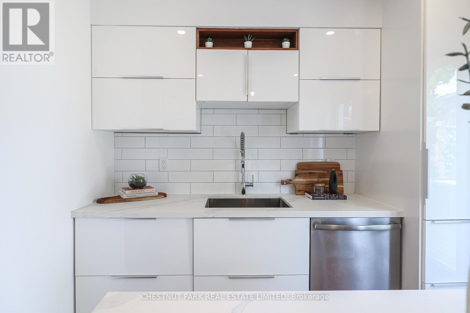 56 Pendrith Street, Toronto, Ontario  M6G 1R7 - Photo 10 - W12191703