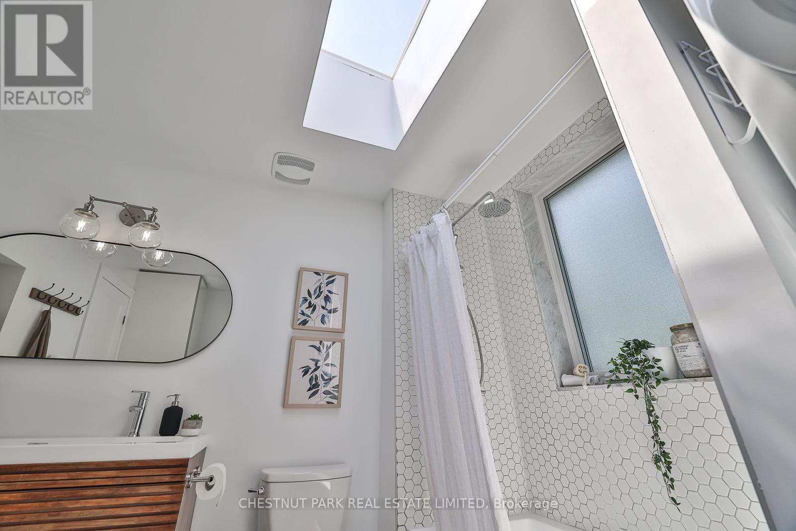 56 Pendrith Street, Toronto (Dovercourt-Wallace Emerson-Junction), Ontario  M6G 1R7 - Photo 17 - W12191703