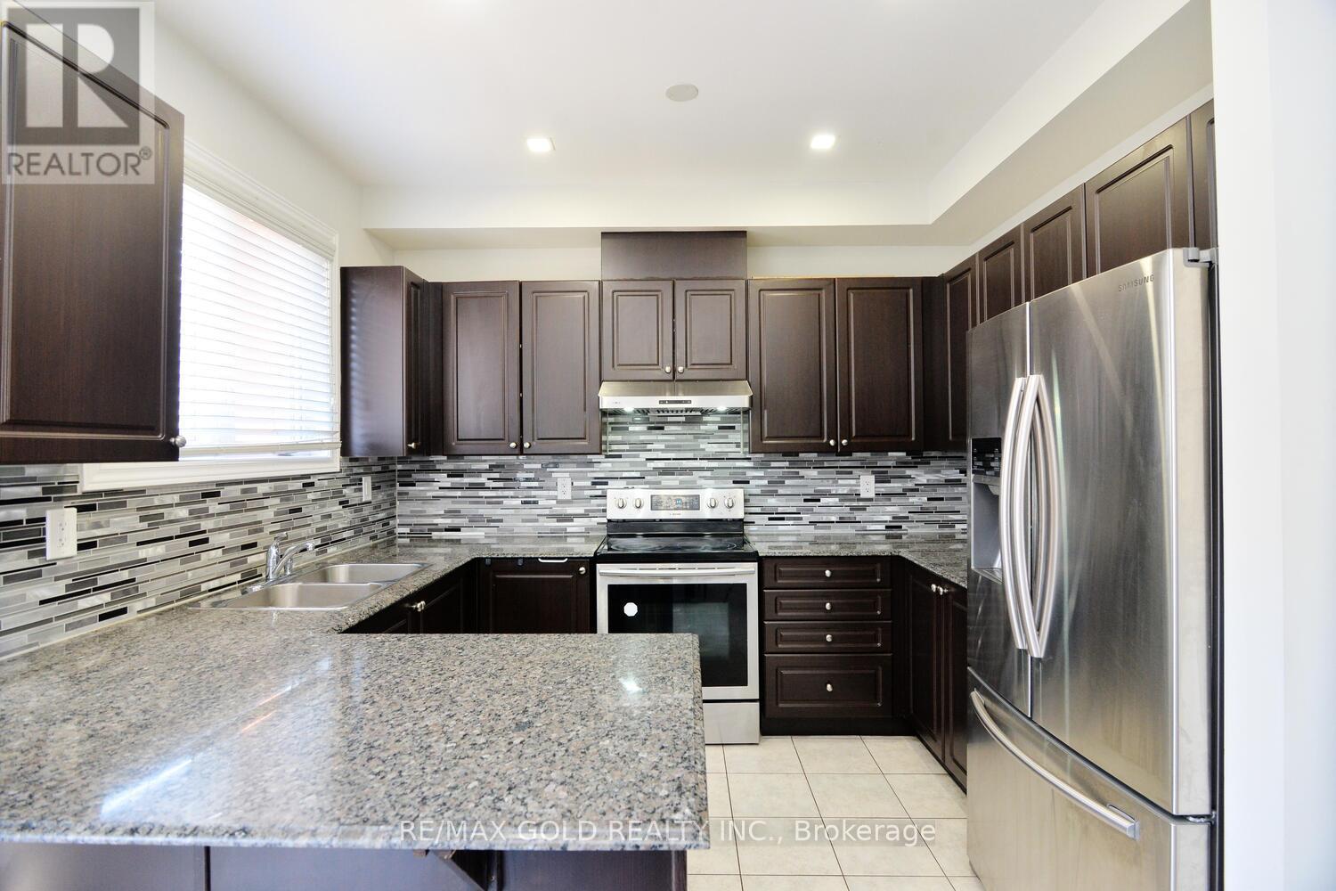 22 Cloudburst Road, Brampton, Ontario  L7A 0B5 - Photo 9 - W12191747