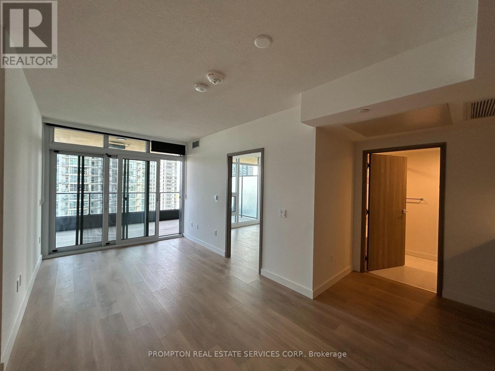 3007 - 1 Concord Cityplace Way, Toronto, Ontario  M5V 0X3 - Photo 5 - C12191767
