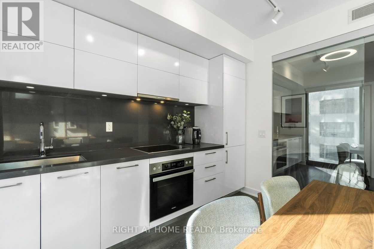 2406 - 188 Cumberland Street, Toronto (Annex), Ontario  M5R 0B6 - Photo 10 - C12191790