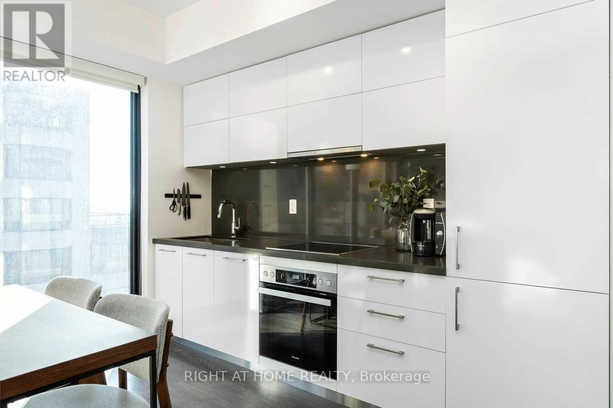 2406 - 188 Cumberland Street, Toronto (Annex), Ontario  M5R 0B6 - Photo 11 - C12191790