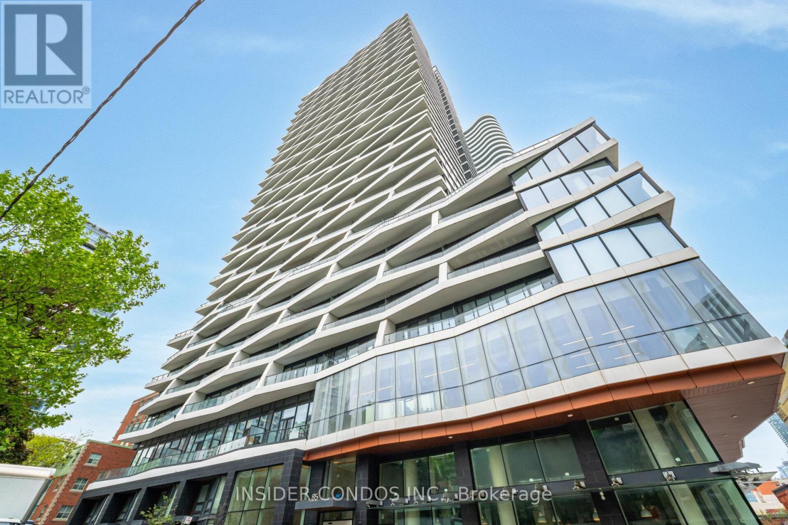<div class="slider-price">$798,888</div><p>4016 - 85 Wood Street, Toronto, Ontario</p>