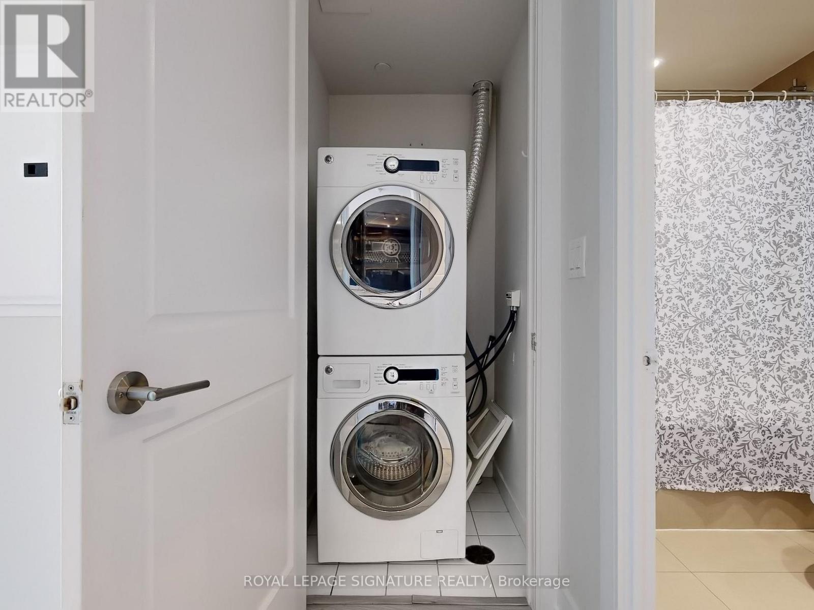 6404 - 388 Yonge Street, Toronto, Ontario  M5B 0A5 - Photo 23 - C12191809