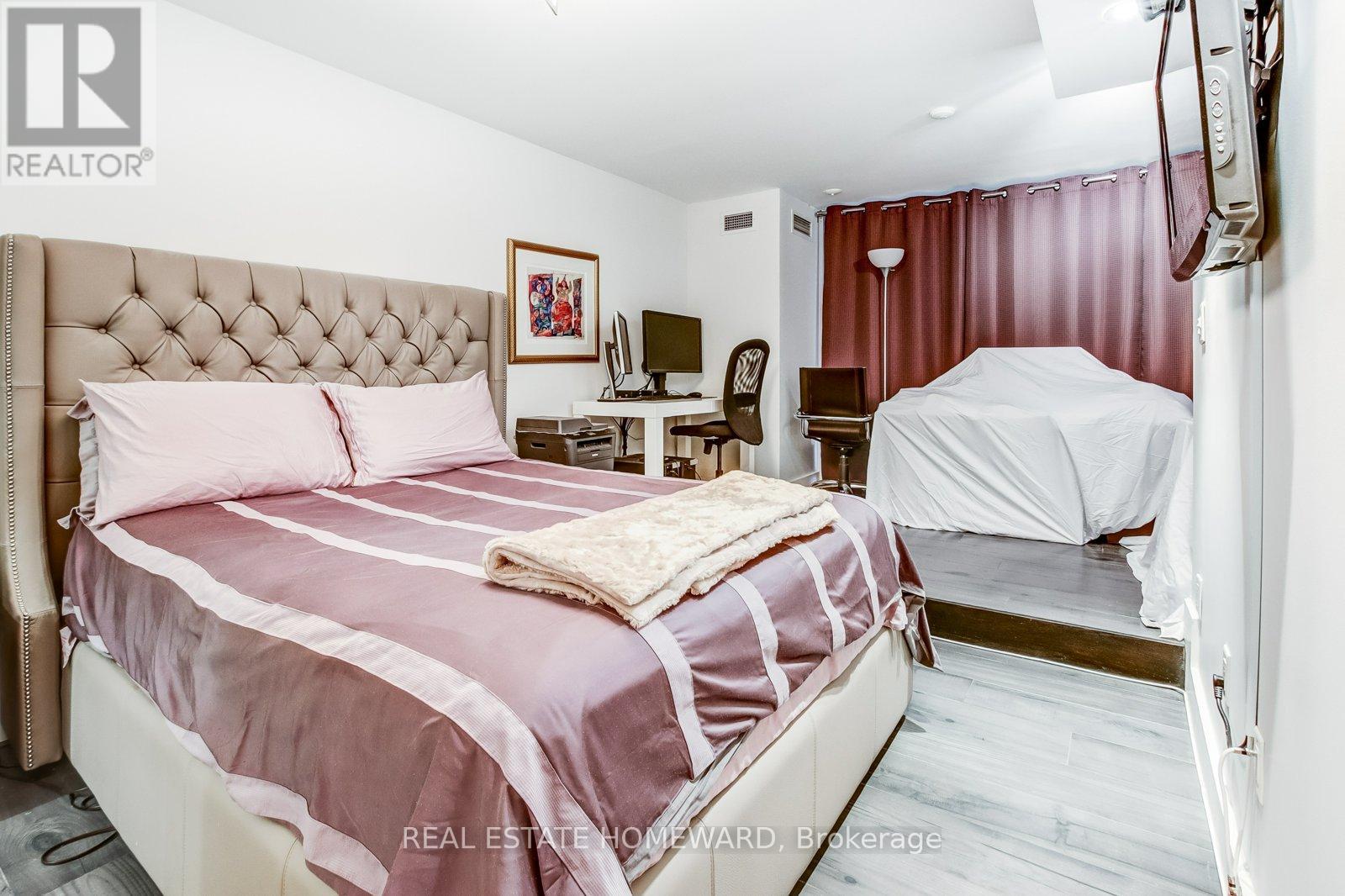 301 - 80 Cumberland Street, Toronto, Ontario  M5R 3V1 - Photo 7 - C12191981
