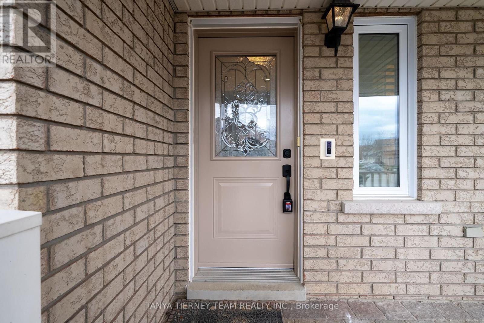95 Brownridge Place, Whitby, Ontario  L1P 1W1 - Photo 4 - E12191899