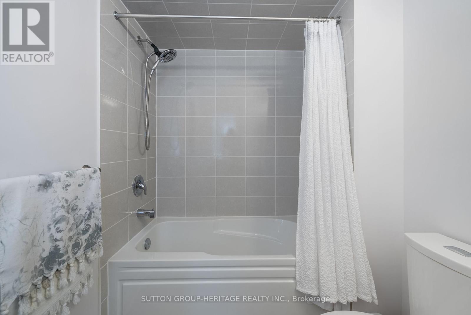 54 Robb Thompson Road, East Gwillimbury, Ontario  L0G 1M0 - Photo 27 - N12186502