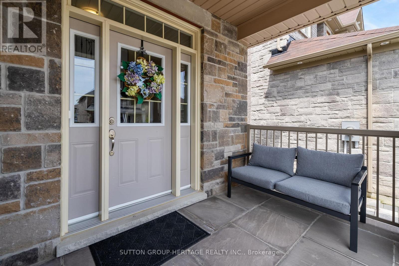 54 Robb Thompson Road, East Gwillimbury, Ontario  L0G 1M0 - Photo 6 - N12186502