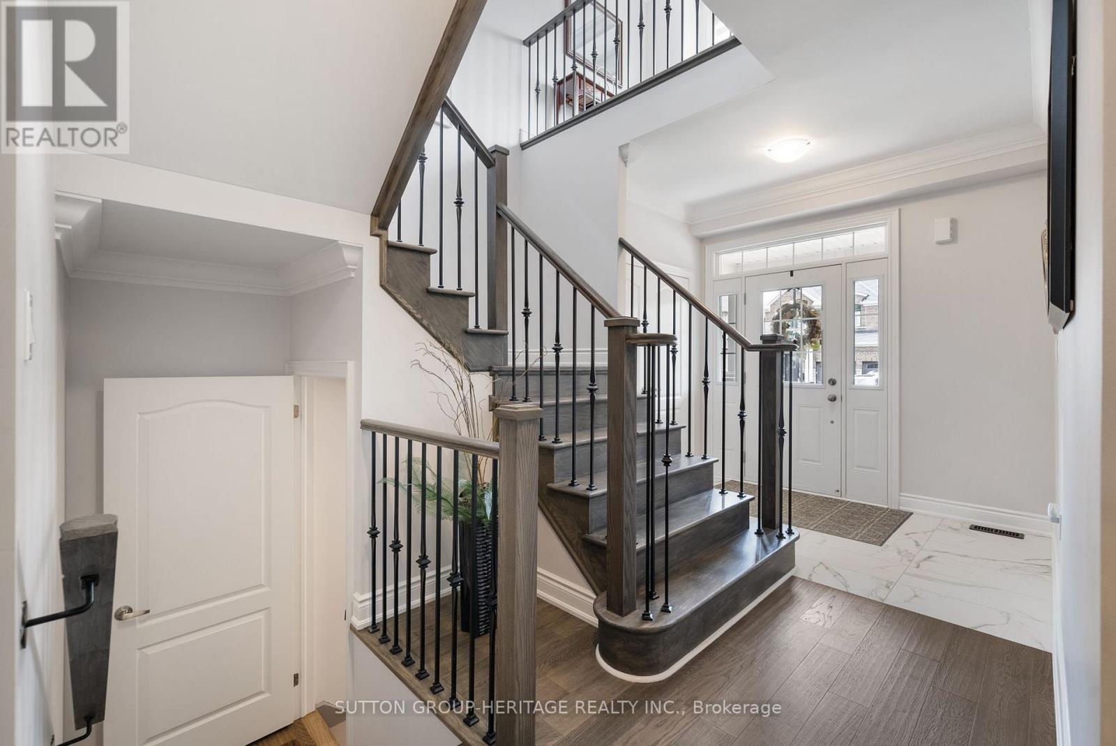 54 Robb Thompson Road, East Gwillimbury, Ontario  L0G 1M0 - Photo 8 - N12186502