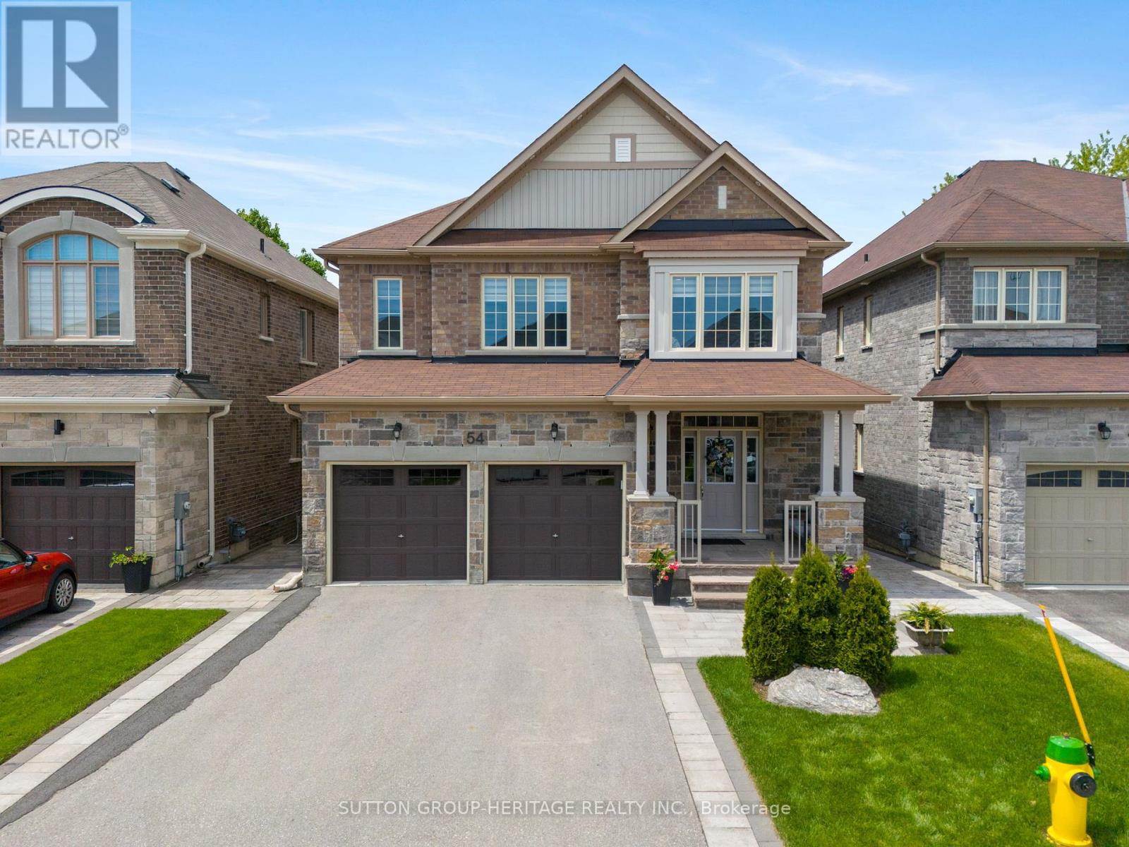 54 Robb Thompson Road, East Gwillimbury, Ontario  L0G 1M0 - Photo 2 - N12186502
