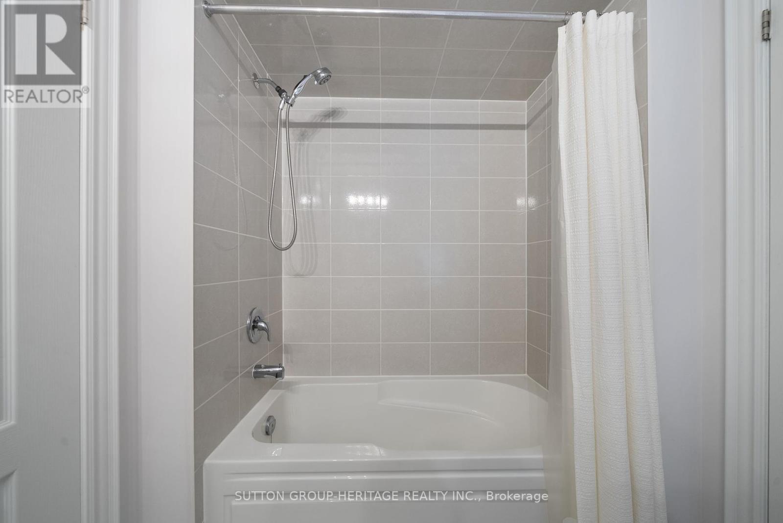 54 Robb Thompson Road, East Gwillimbury, Ontario  L0G 1M0 - Photo 35 - N12186502