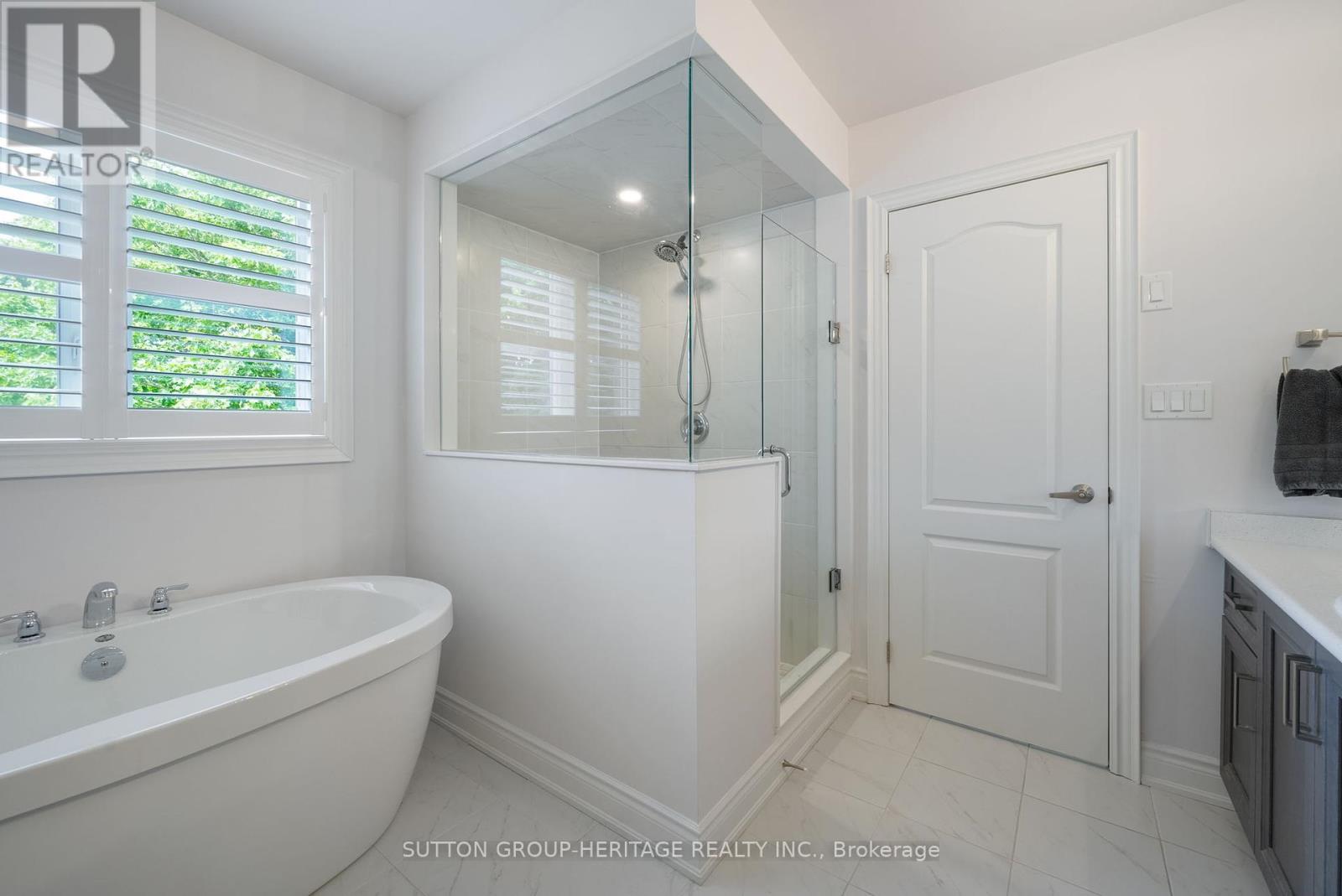 54 Robb Thompson Road, East Gwillimbury, Ontario  L0G 1M0 - Photo 32 - N12186502