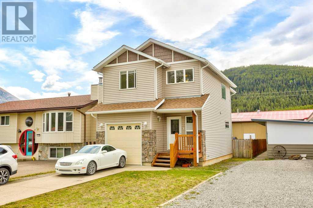 11534 21 Avenue, Blairmore, Alberta  T0K 0E0 - Photo 2 - A2226304