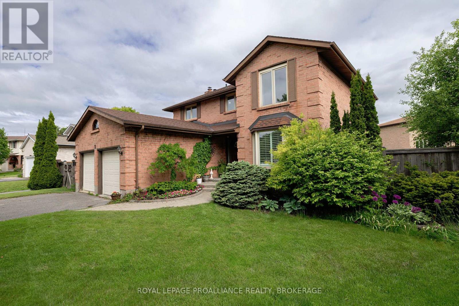 11 GLENWOOD COURT, kingston (central city west), Ontario