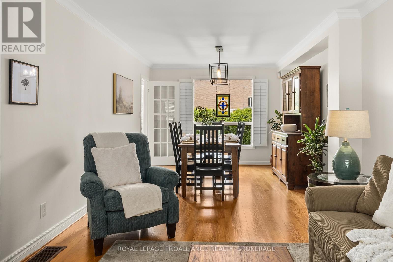11 Glenwood Court, Kingston (Central City West), Ontario  K7M 7G1 - Photo 10 - X12192114