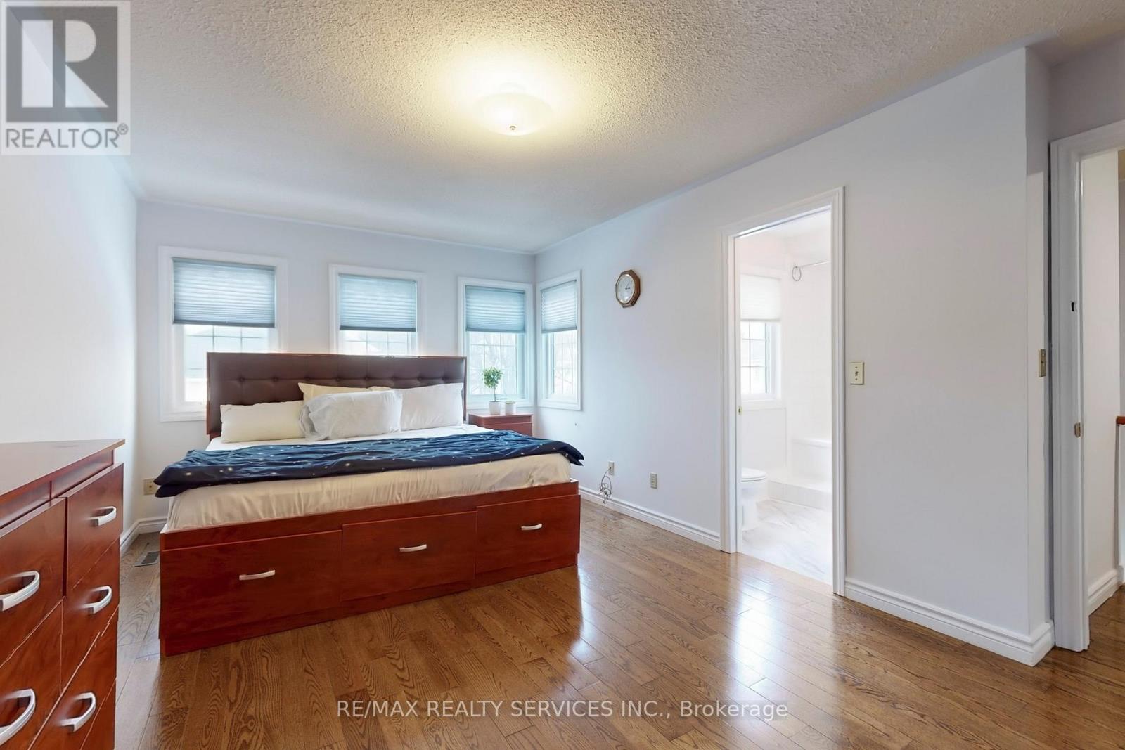 28 Heathcliffe Square, Brampton (Central Park), Ontario  L6S 5P7 - Photo 22 - W12133583