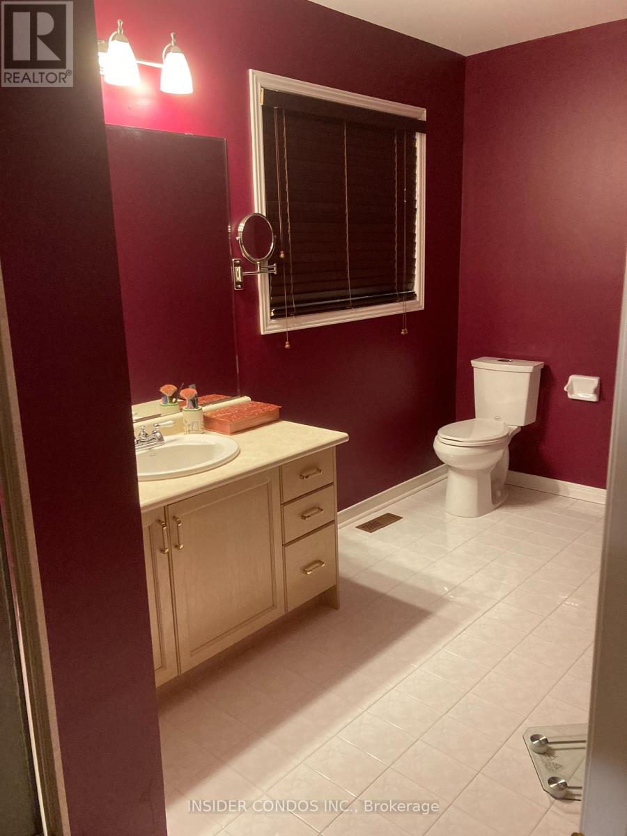 126 Pinedale Gate, Vaughan, Ontario  L4L 8X3 - Photo 9 - N12191837