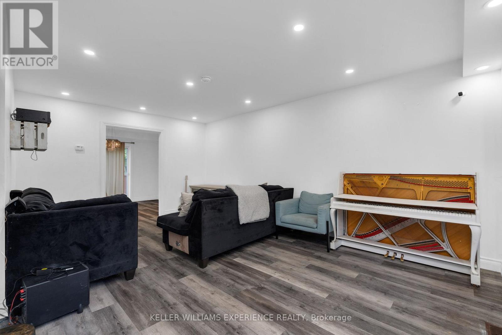 305 Hollywood Drive, Georgina, Ontario  L4P 2Z9 - Photo 8 - N12191872