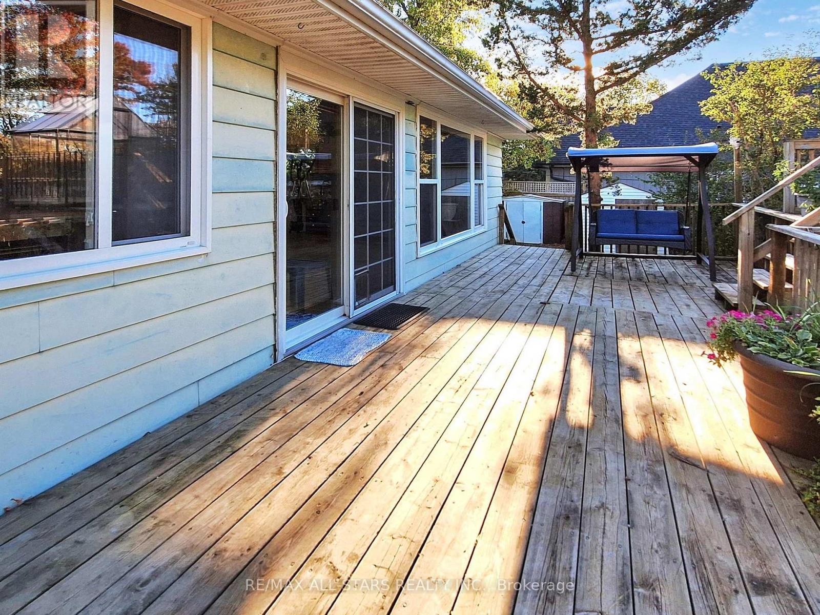 40 Riverglen Drive, Georgina, Ontario  L4P 2R1 - Photo 17 - N12191957