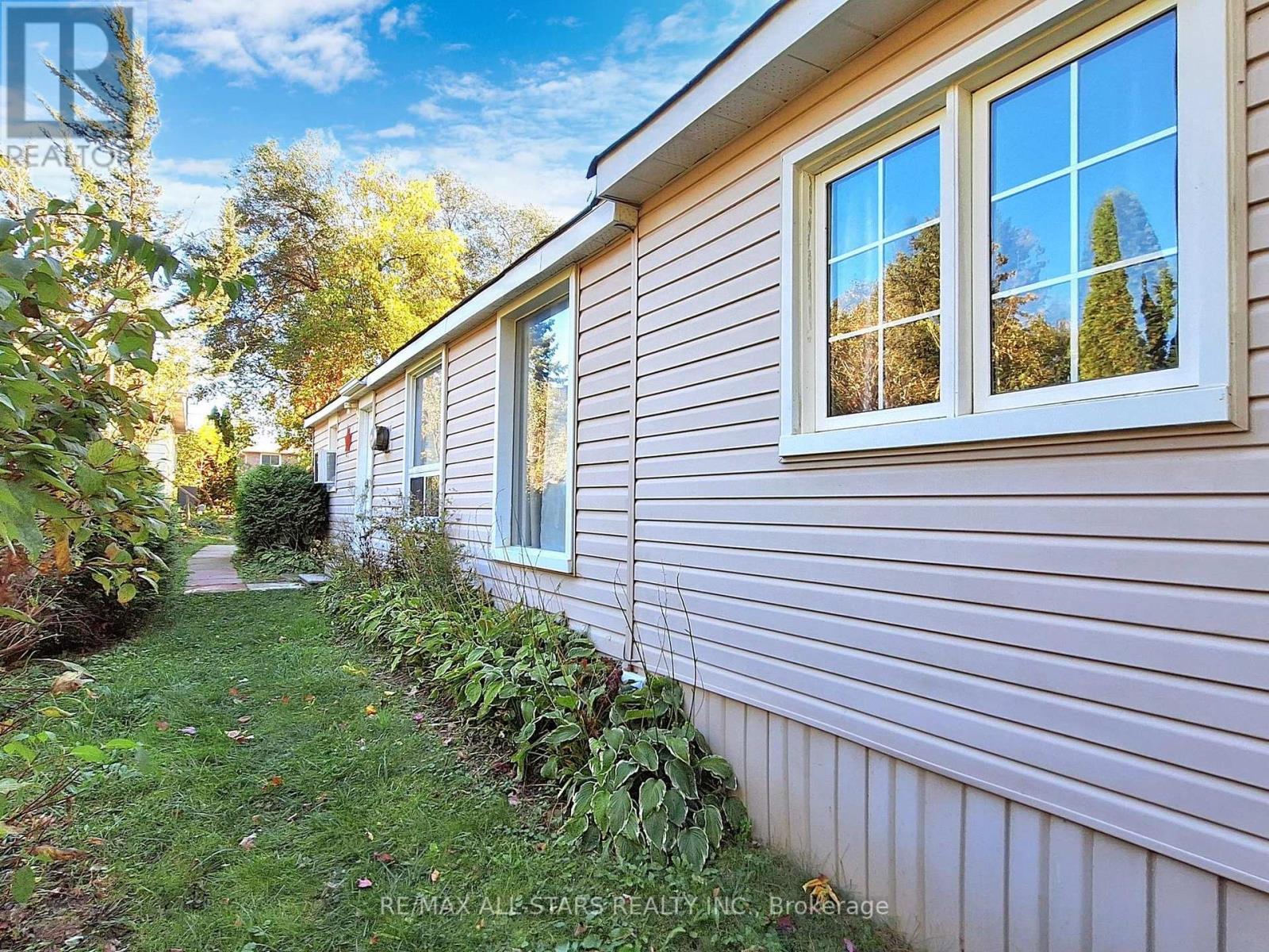 40 Riverglen Drive, Georgina, Ontario  L4P 2R1 - Photo 23 - N12191957