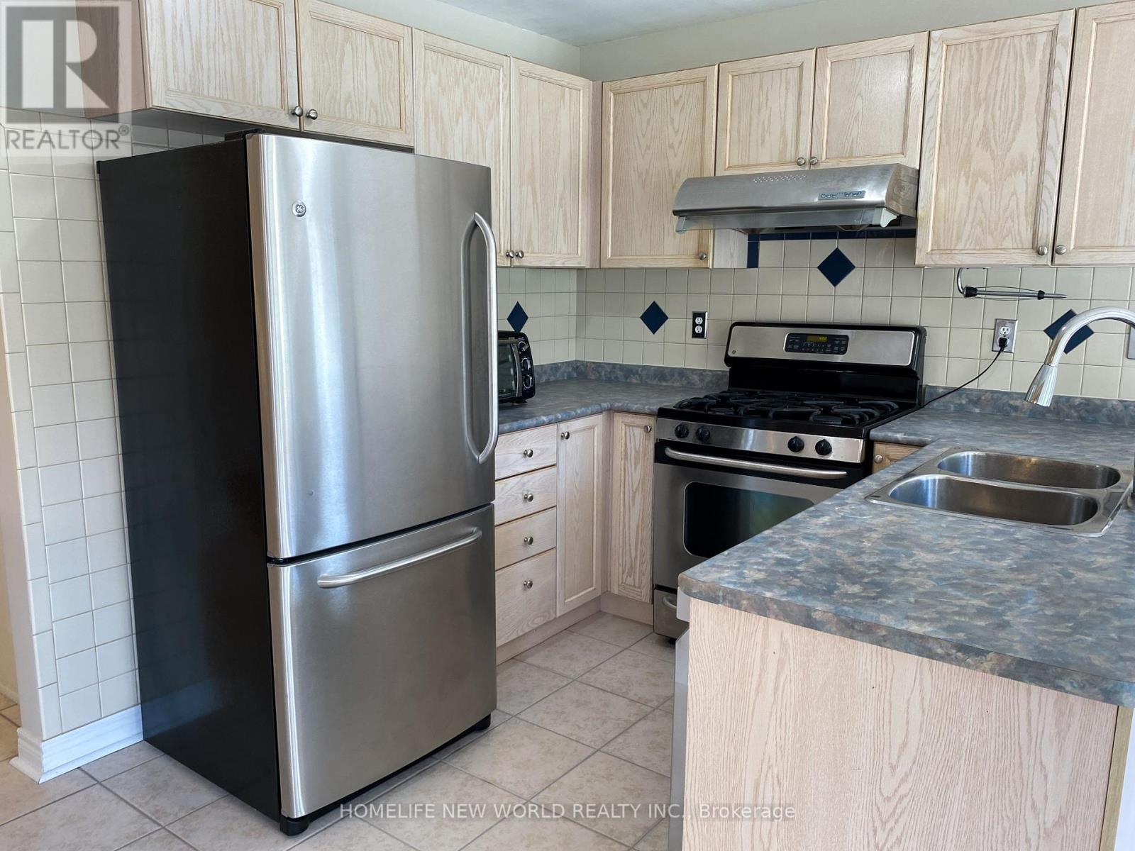 Main/upper - 22 Corkwood Crescent, Vaughan, Ontario  L6A 3B9 - Photo 11 - N12191987
