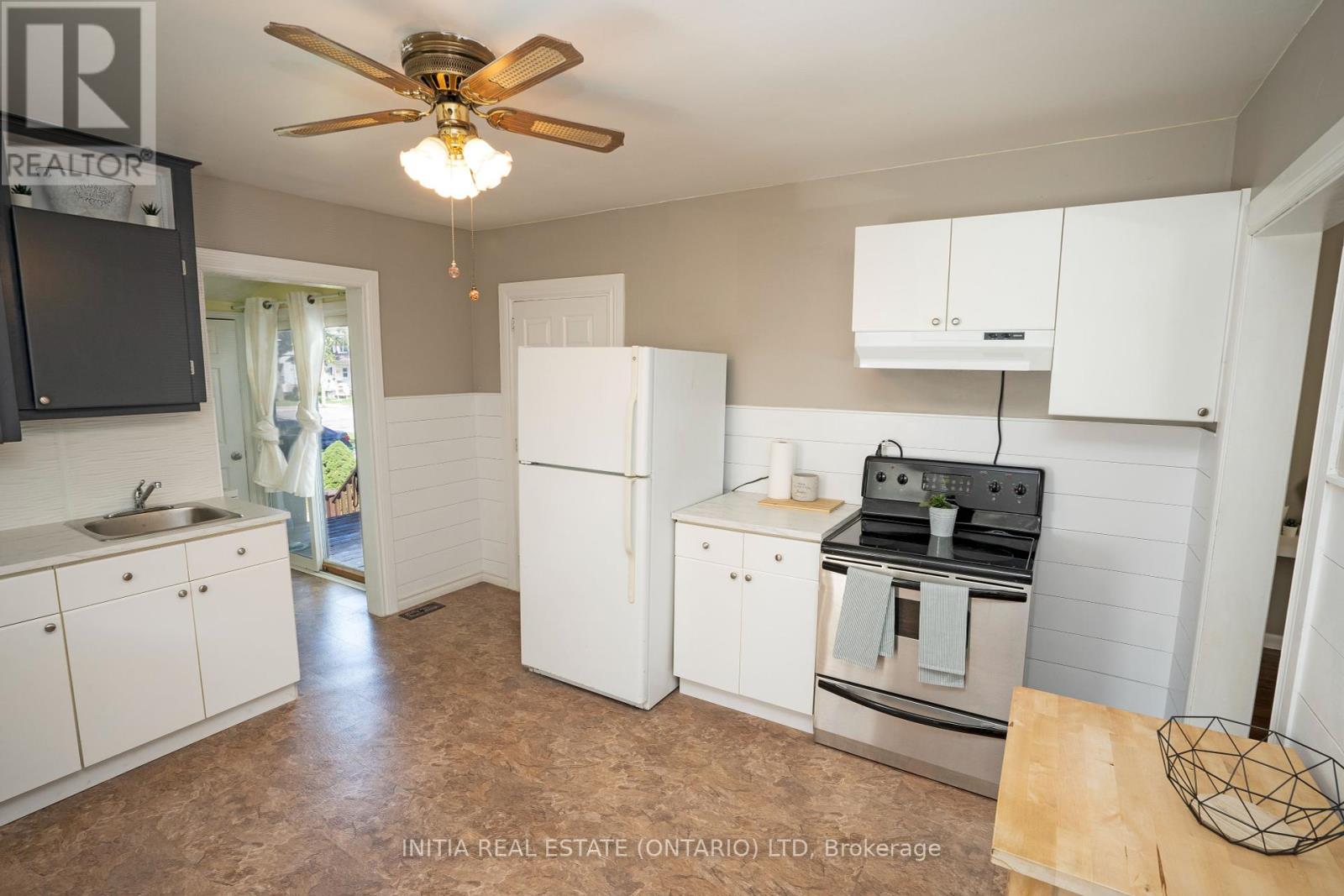 254 Durand Street, Sarnia, Ontario  N7T 5A3 - Photo 10 - X12192063