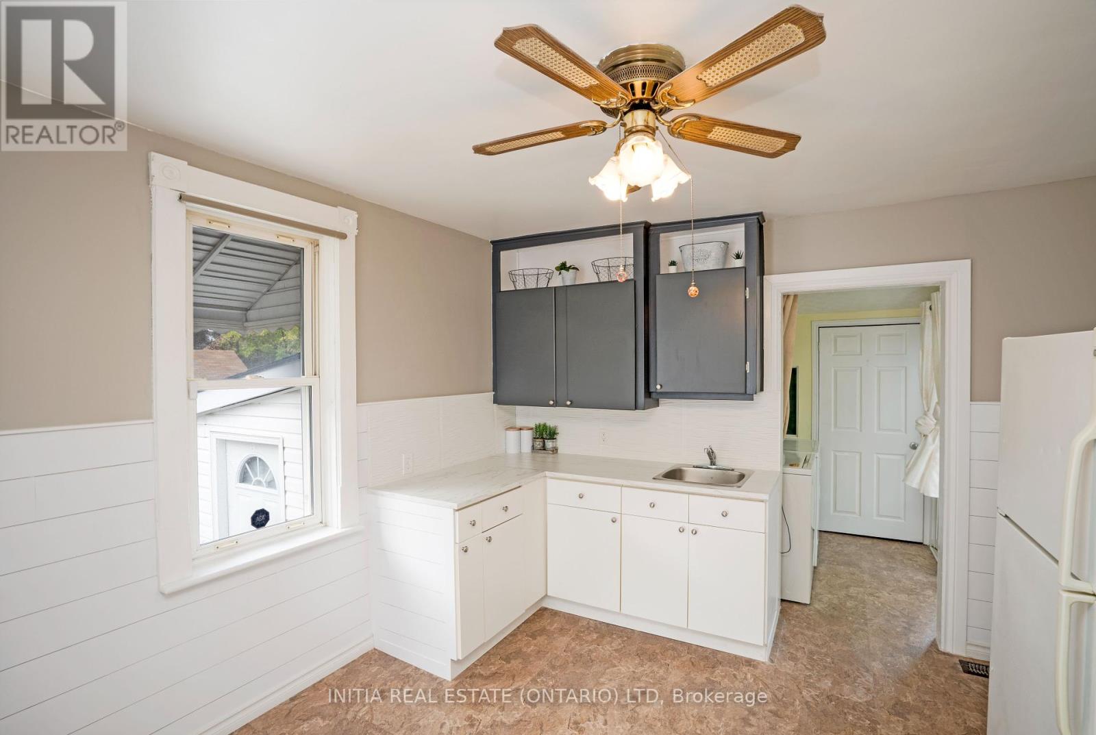 254 Durand Street, Sarnia, Ontario  N7T 5A3 - Photo 11 - X12192063