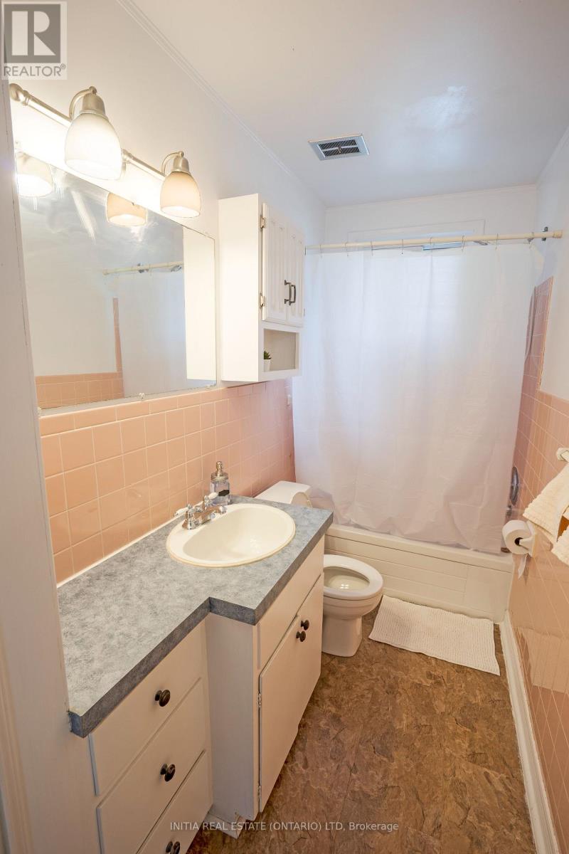 254 Durand Street, Sarnia, Ontario  N7T 5A3 - Photo 14 - X12192063