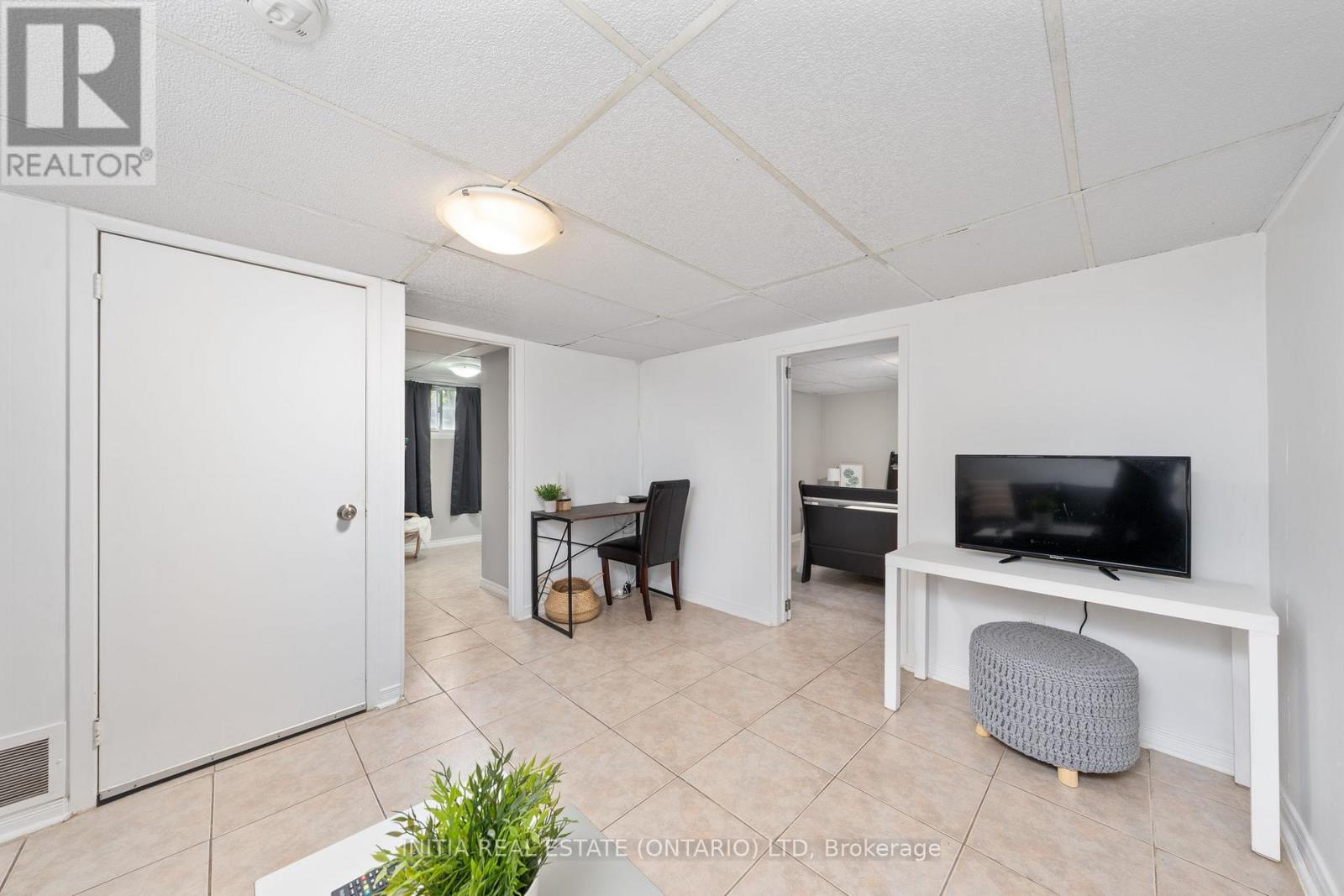 254 Durand Street, Sarnia, Ontario  N7T 5A3 - Photo 22 - X12192063