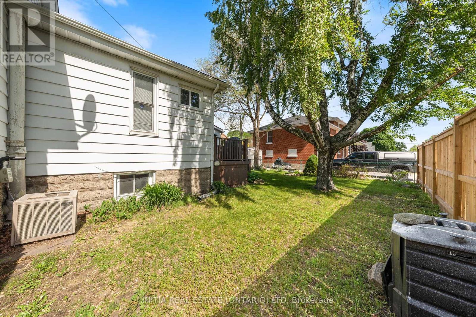 254 Durand Street, Sarnia, Ontario  N7T 5A3 - Photo 37 - X12192063