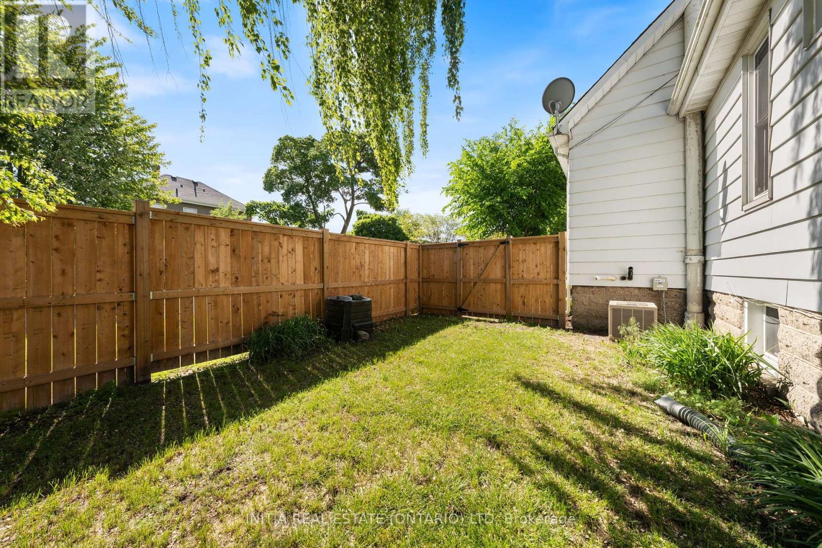 254 Durand Street, Sarnia, Ontario  N7T 5A3 - Photo 39 - X12192063
