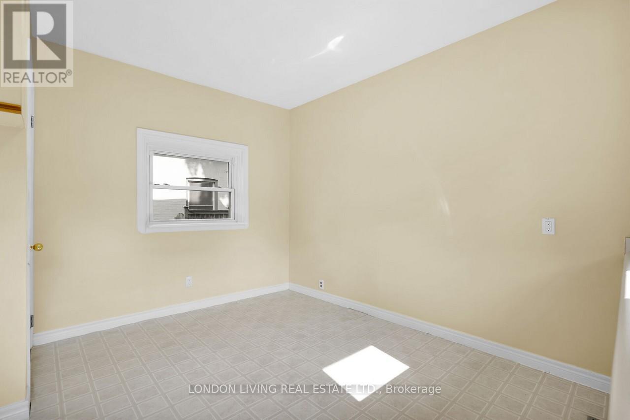 46 Byron Avenue E, London South, Ontario  N6C 1C5 - Photo 13 - X12192078