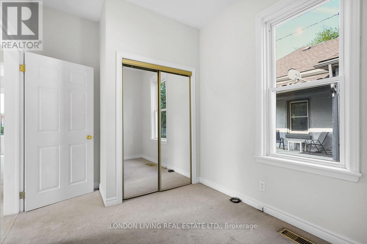 46 Byron Avenue E, London South, Ontario  N6C 1C5 - Photo 18 - X12192078