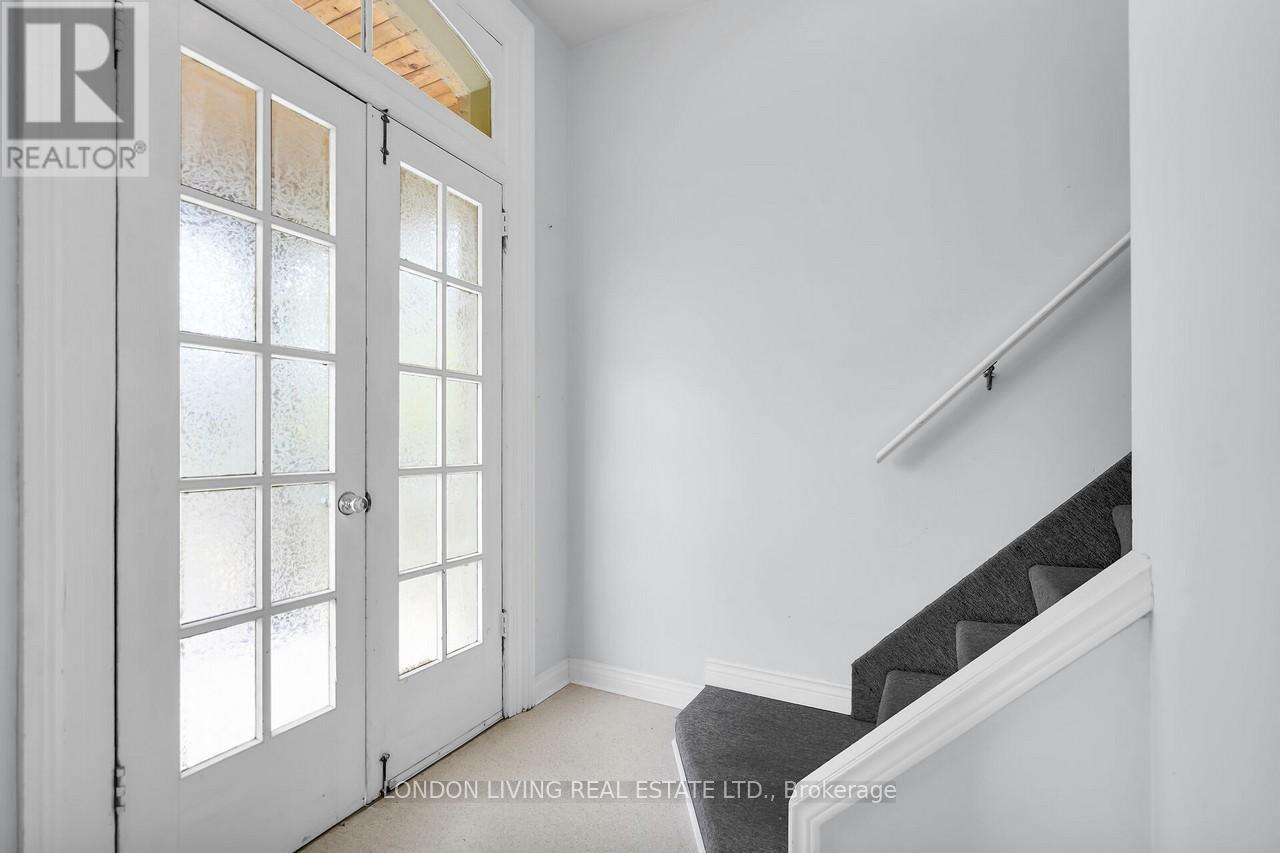 46 Byron Avenue E, London South, Ontario  N6C 1C5 - Photo 3 - X12192078