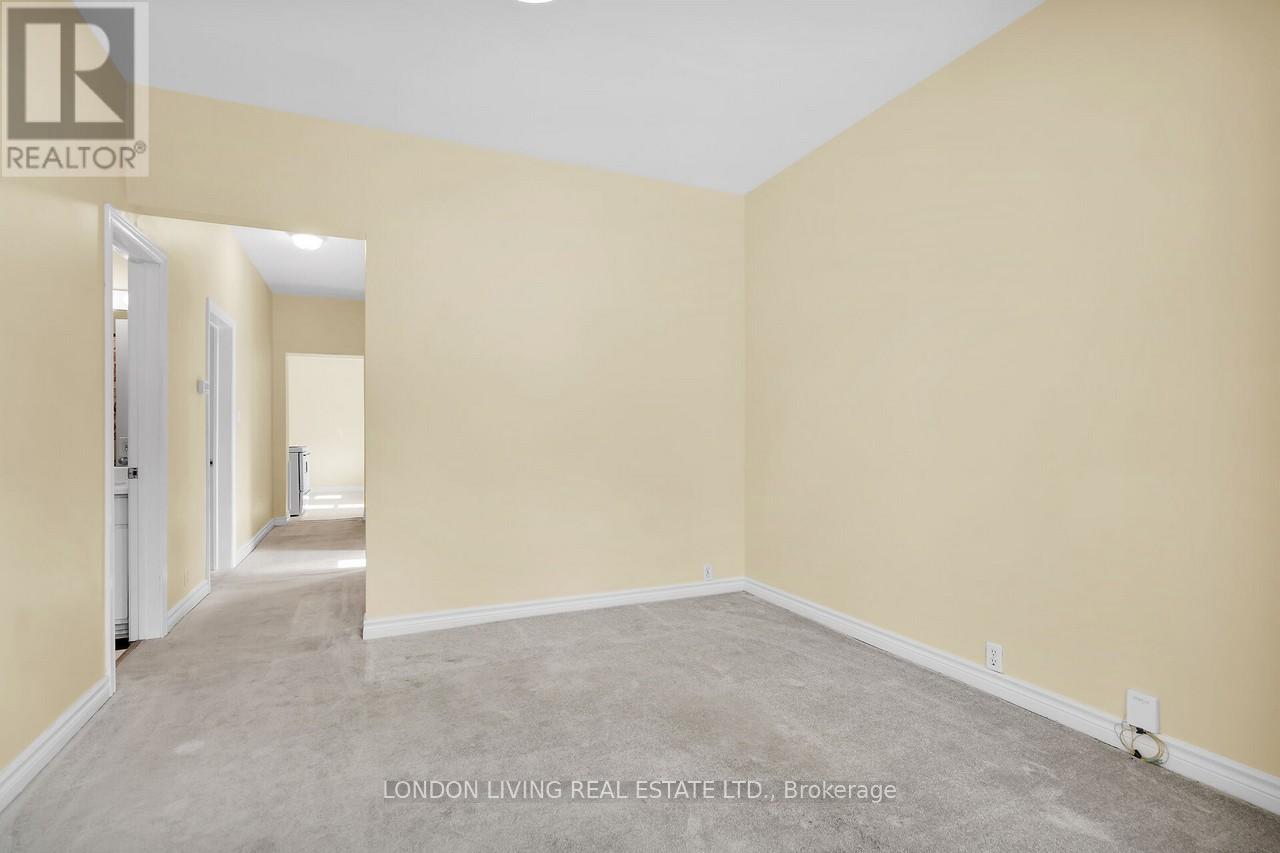 46 Byron Avenue E, London South, Ontario  N6C 1C5 - Photo 8 - X12192078