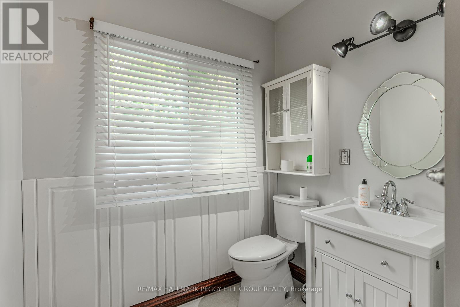 210 Bradford Street, Barrie (Allandale Centre), Ontario  L4N 3B6 - Photo 10 - S12191751