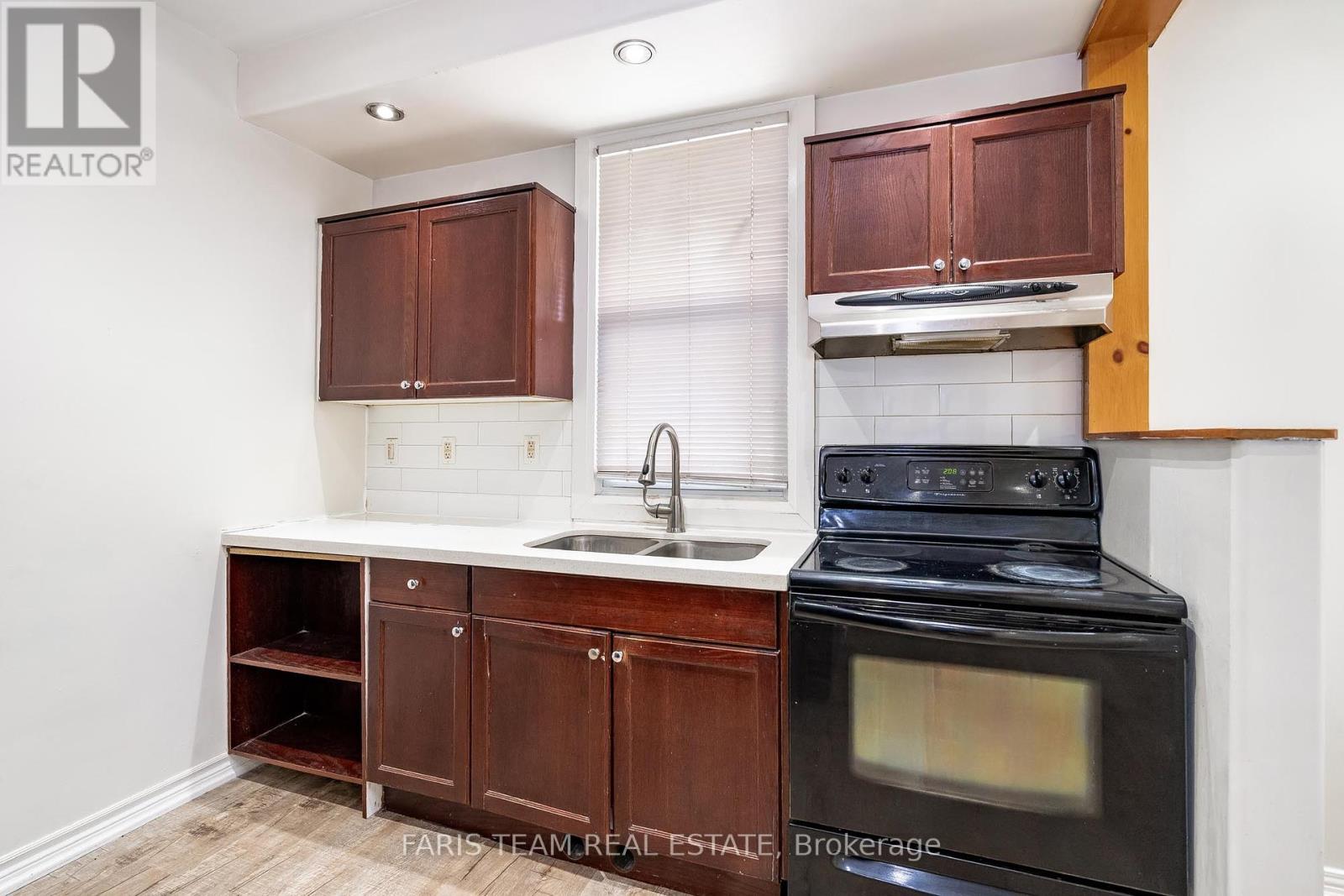 143 Burton Avenue, Barrie (Allandale), Ontario  L4N 2R9 - Photo 12 - S12191782