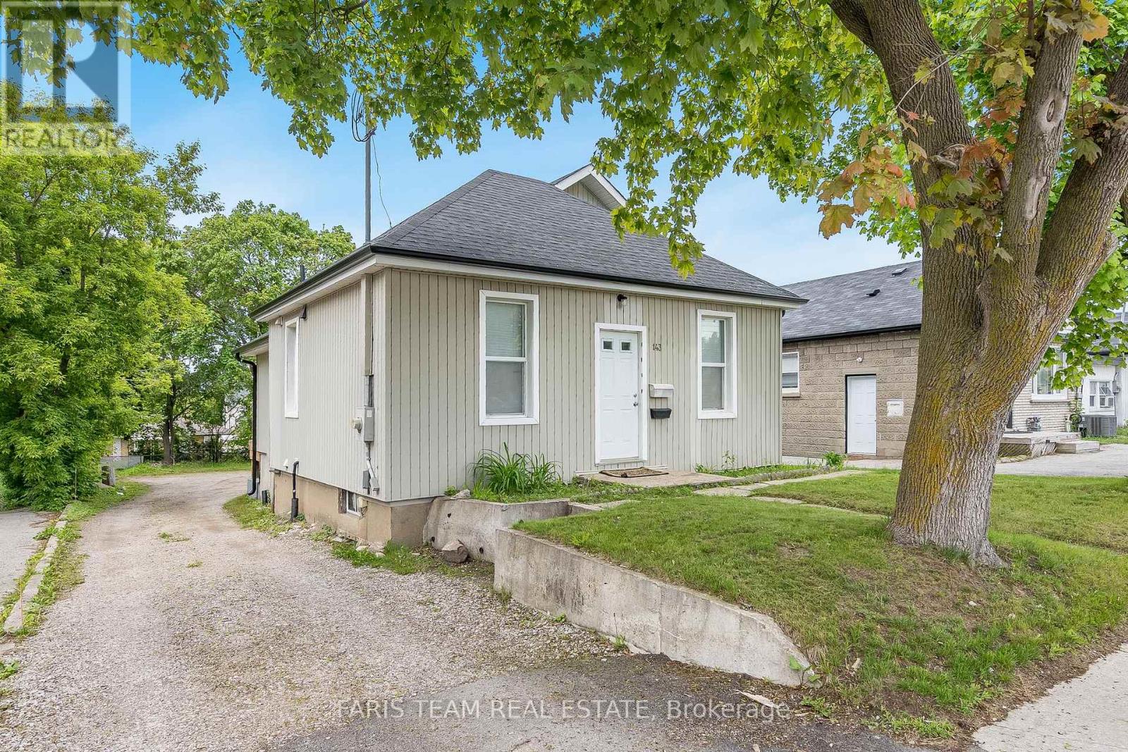 143 Burton Avenue, Barrie (Allandale), Ontario  L4N 2R9 - Photo 2 - S12191782