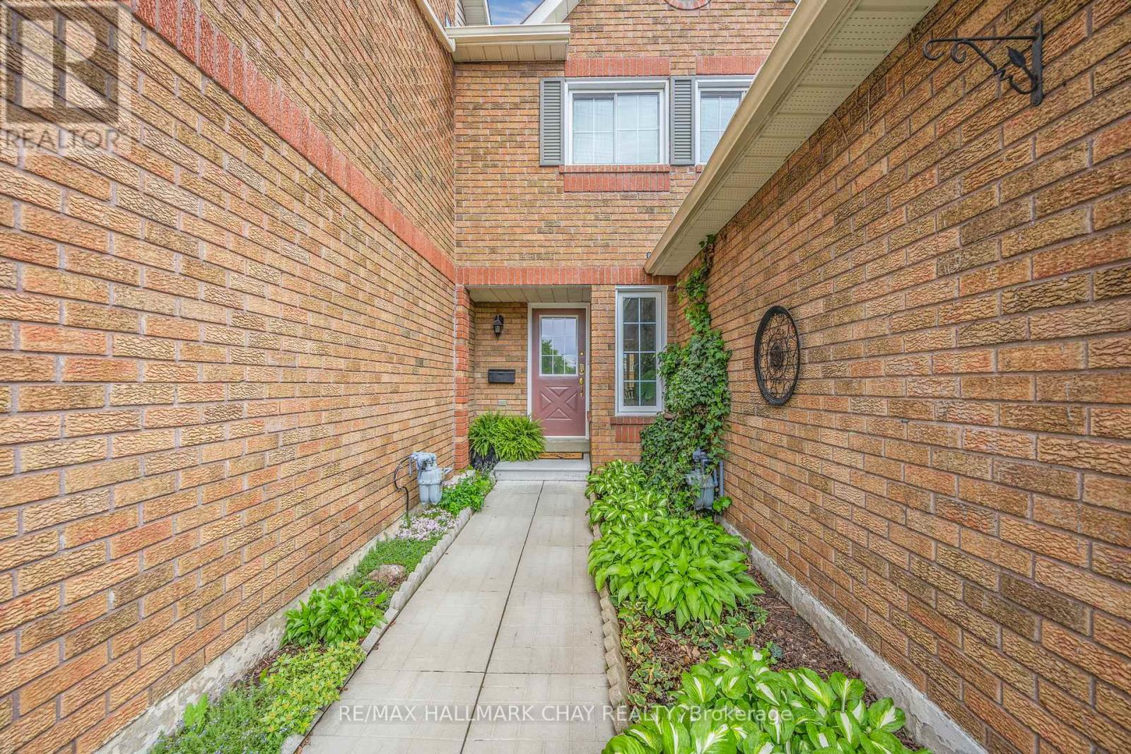 49 - 165 Kozlov Street, Barrie (West Bayfield), Ontario  L4N 7M7 - Photo 2 - S12191794