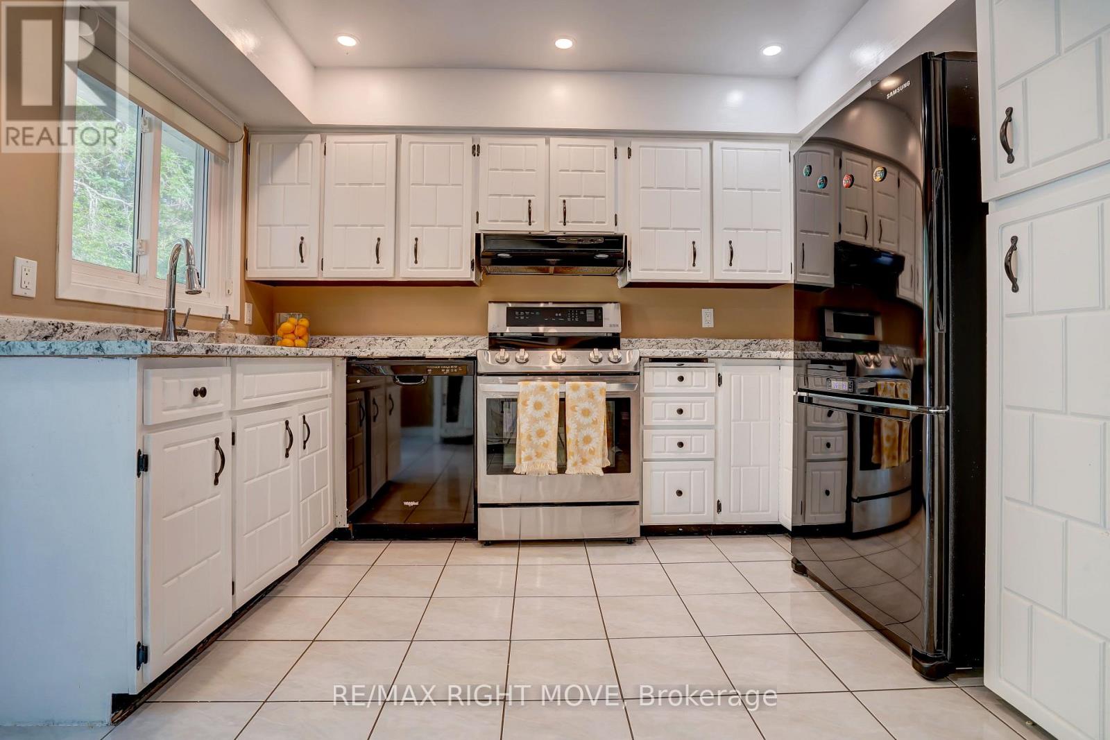 Property at 363 TALLWOOD DRIVE image 4