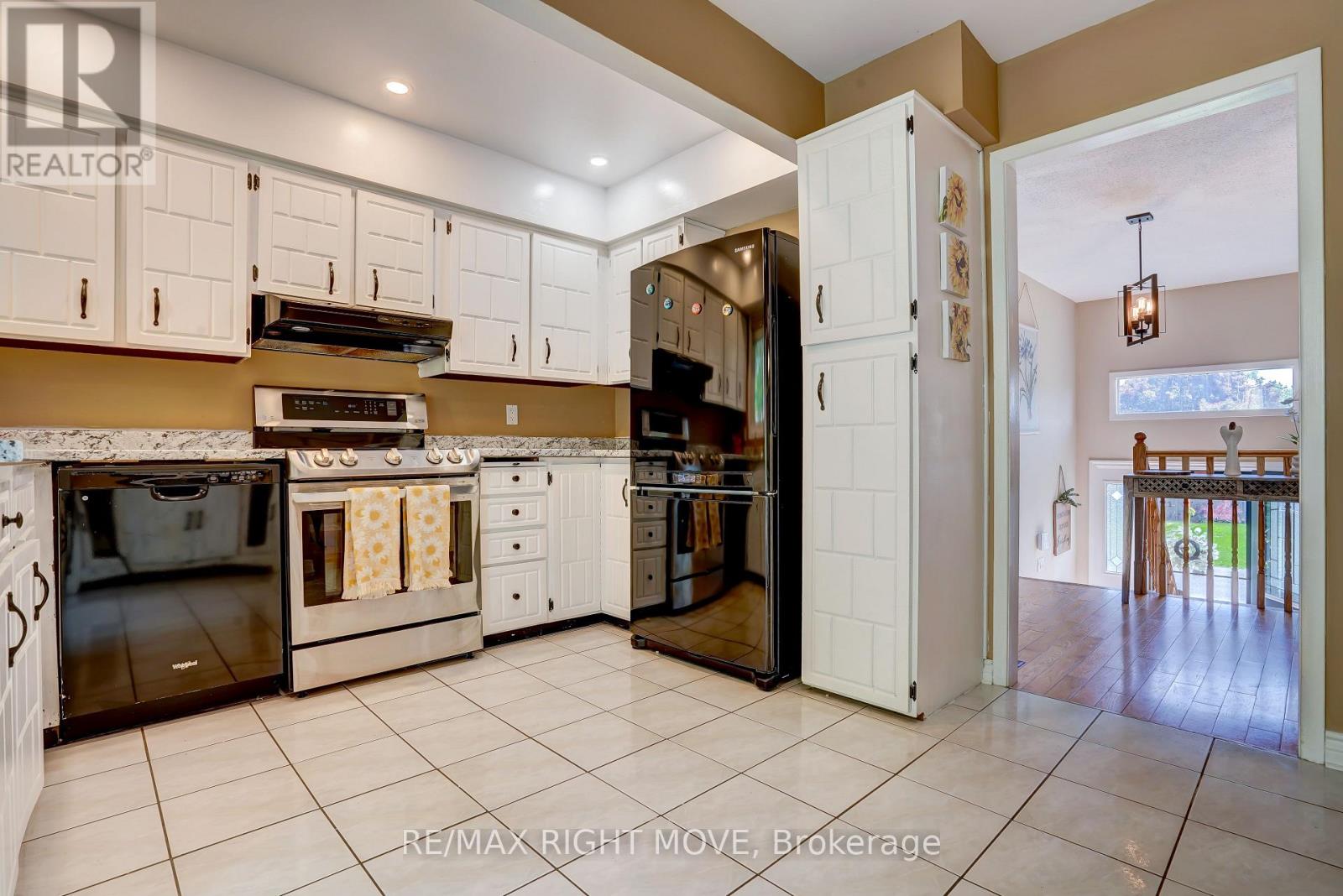 Property at 363 TALLWOOD DRIVE image 5